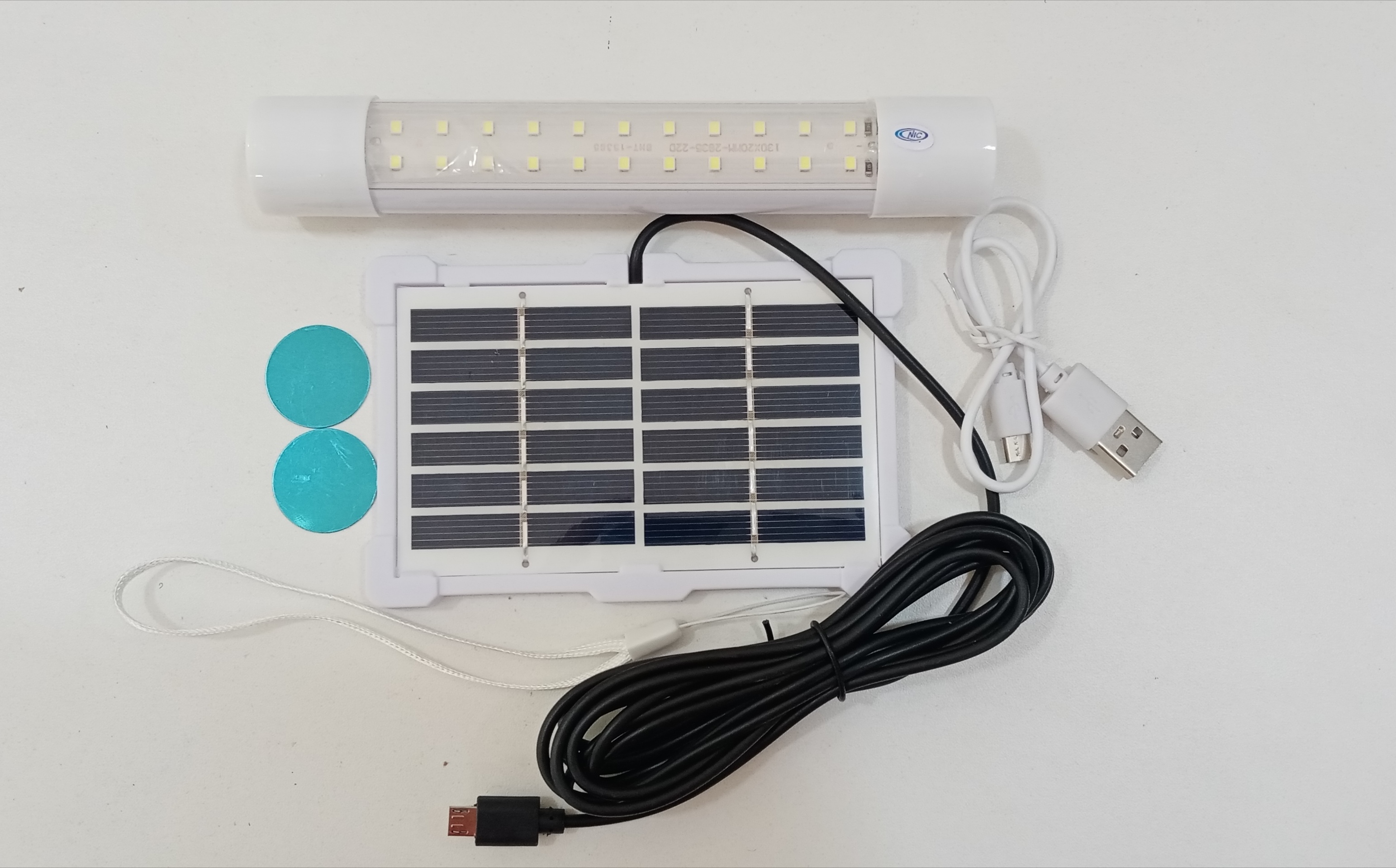Lámpara led recargable con panel solar